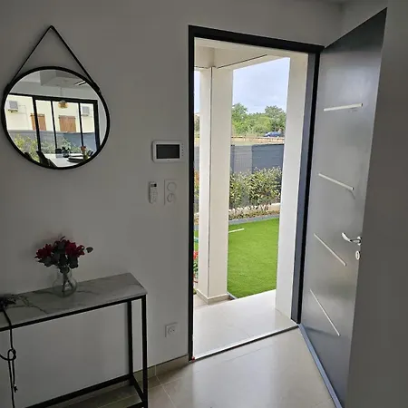 Neuve Avec Piscine