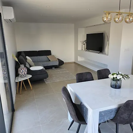 Neuve Avec Piscine בית נופש