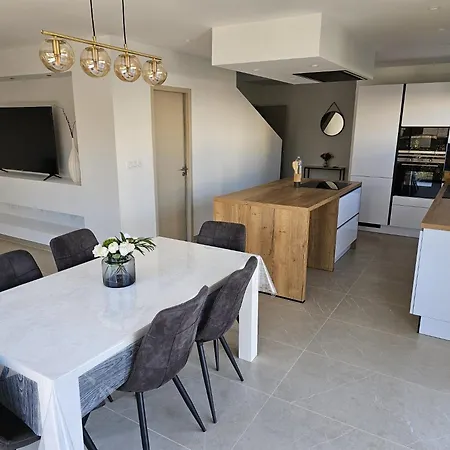Neuve Avec Piscine בית נופש *